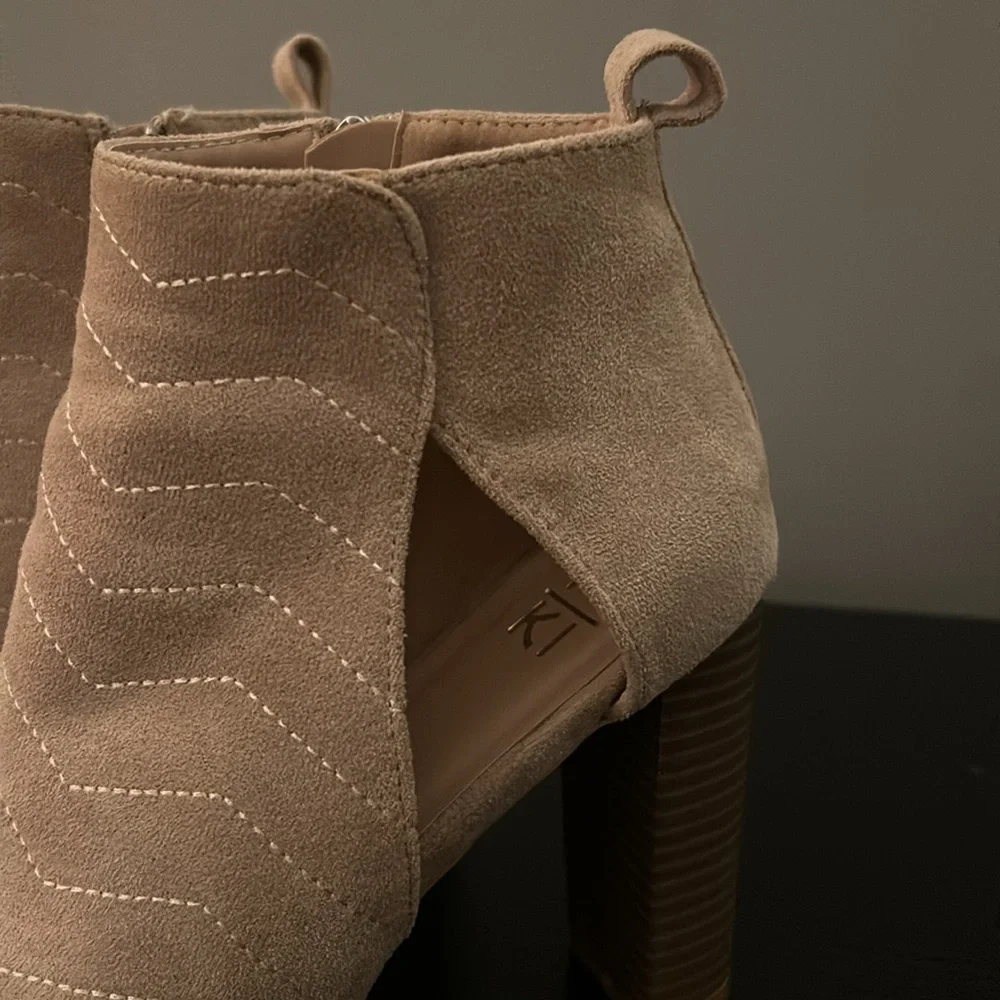 Open toe booties - Picture 4 of 10